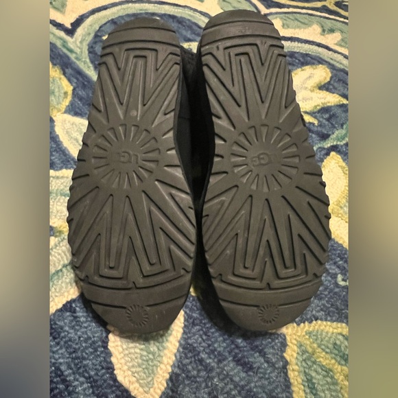 UGG Shaina Booties – Black – Size 10 – EUC – Cozy Knit Cuff - Picture 5 of 11